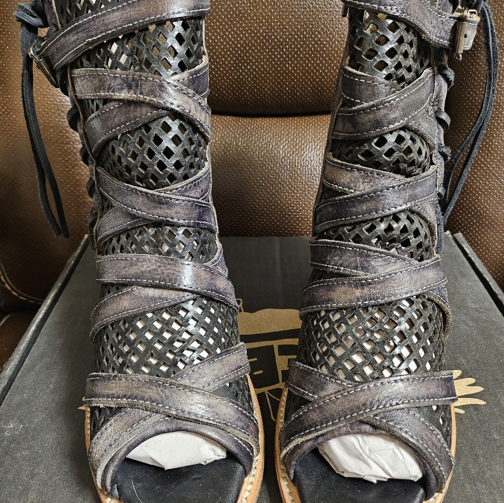 NIB Freebird NIKKI Sandals